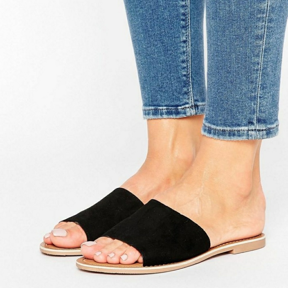 NWOT New Look Suede Flat Mule